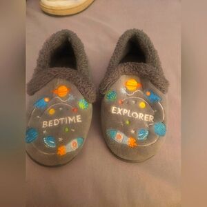 Little Kid Wonder Nation "Bedtime Explorer" Grey Slippers Sz 9/10